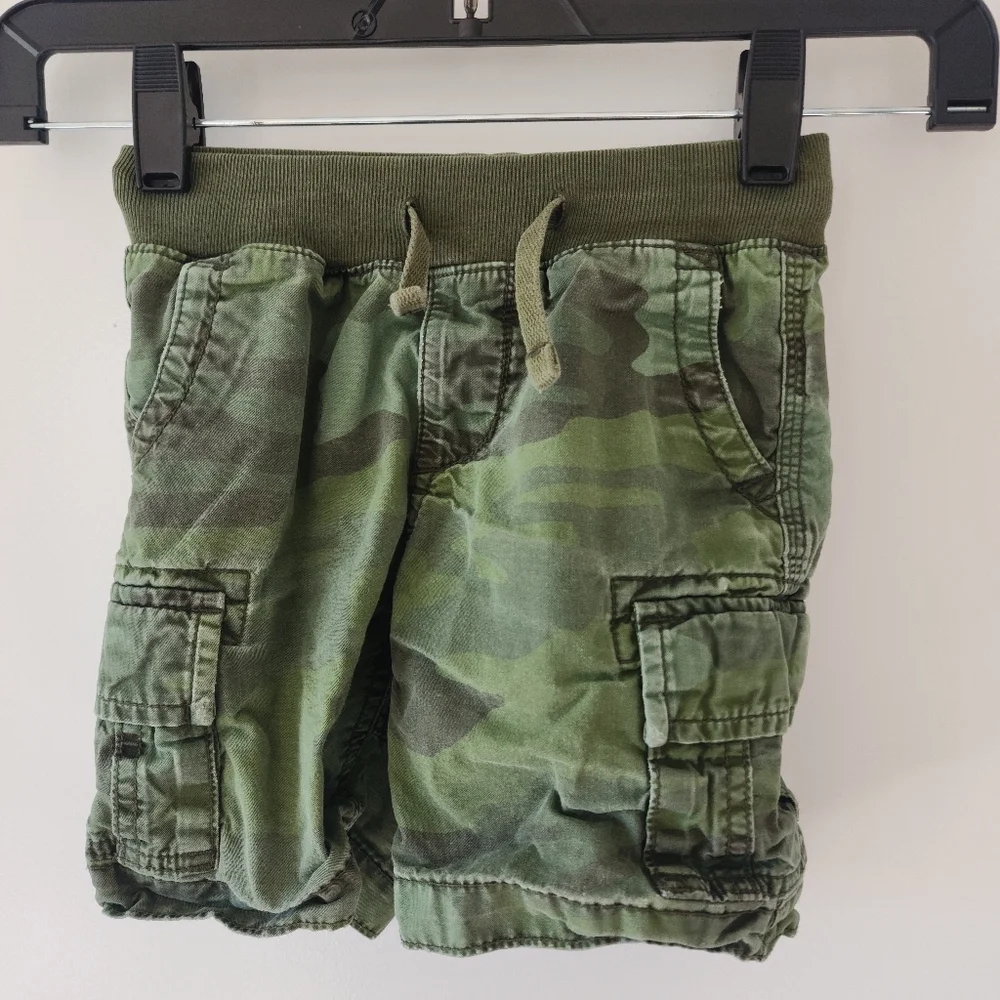 Kid's 2t Baby GAP‎ camouflaged shorts